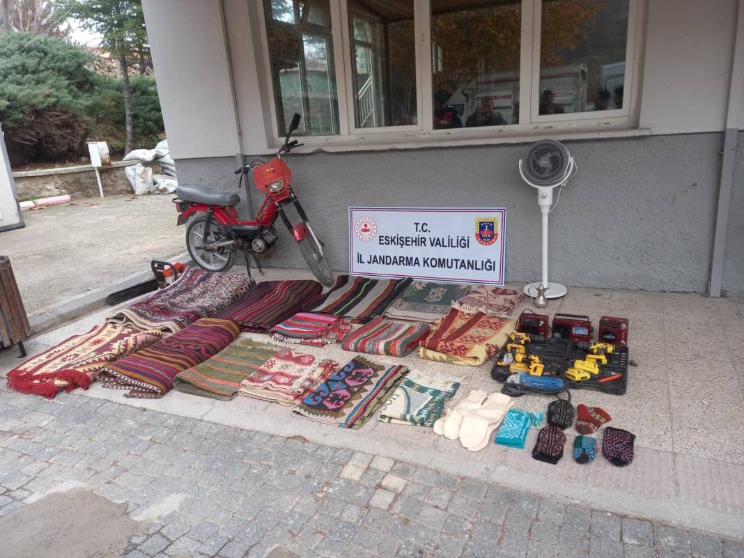 'Mezarcıyız' deyip 20 evi soydular! Konya'da yakalandılar 2